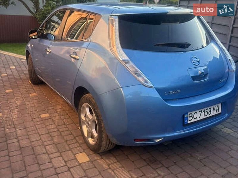 Хэтчбек Nissan Leaf 2012 в Ивано-Франково