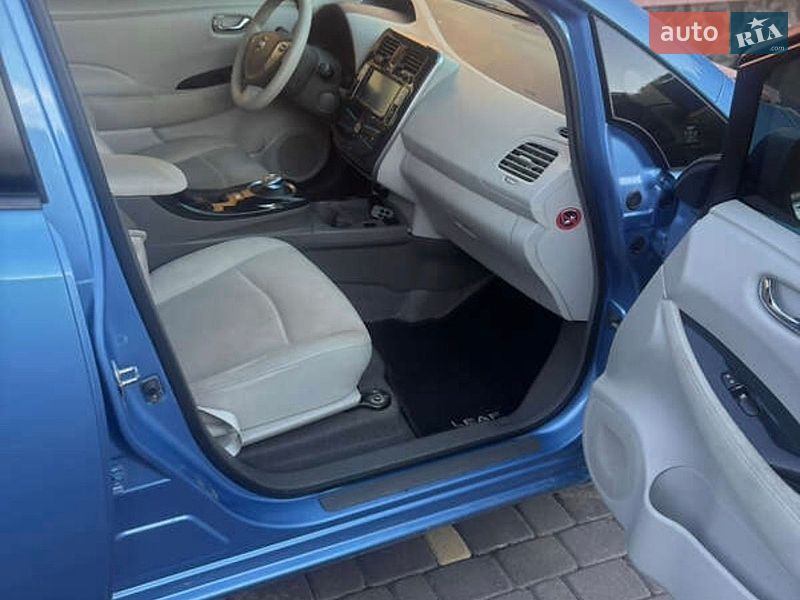 Хэтчбек Nissan Leaf 2012 в Ивано-Франково