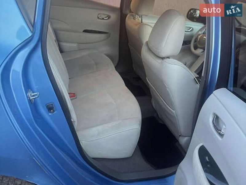 Хэтчбек Nissan Leaf 2012 в Ивано-Франково