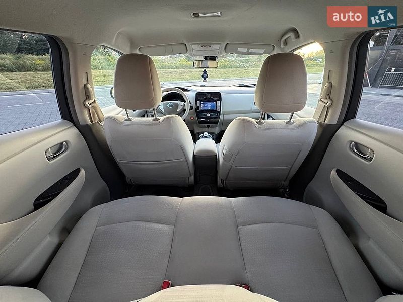 Хэтчбек Nissan Leaf 2013 в Львове