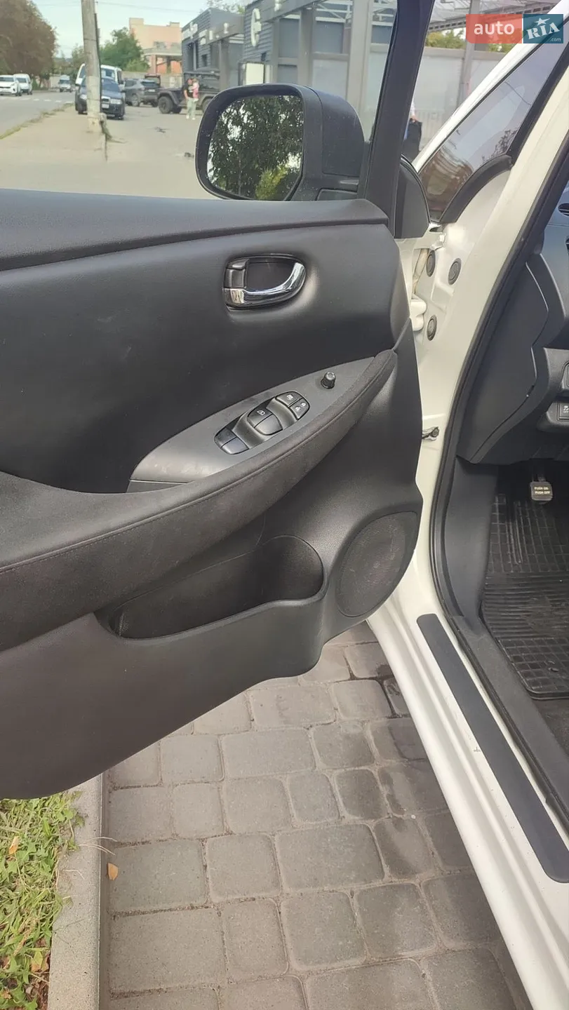 2015 Nissan Leaf - мініатюра 12