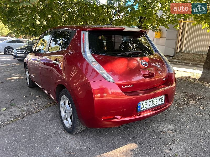 Хэтчбек Nissan Leaf 2011 в Днепре