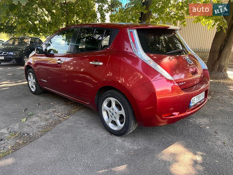 Хэтчбек Nissan Leaf 2011 в Днепре