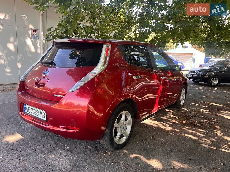 Хэтчбек Nissan Leaf 2011 в Днепре