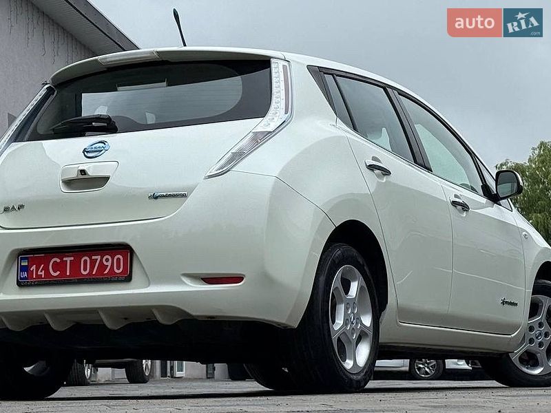 Хэтчбек Nissan Leaf 2011 в Трускавце