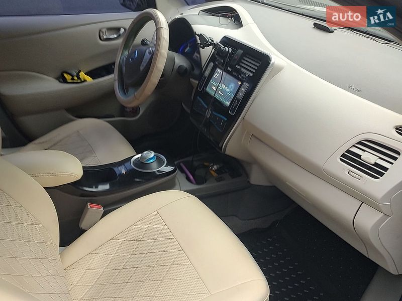 Хэтчбек Nissan Leaf 2015 в Черкассах
