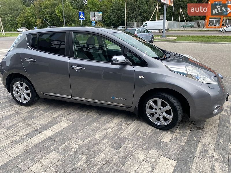 Хэтчбек Nissan Leaf 2013 в Луцке