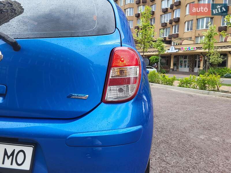 Хэтчбек Nissan March 2012 в Вишневом