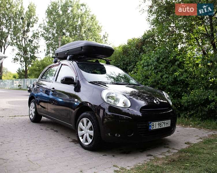 Хэтчбек Nissan March 2012 в 
