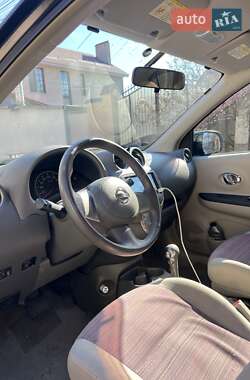 Хэтчбек Nissan March 2012 в 