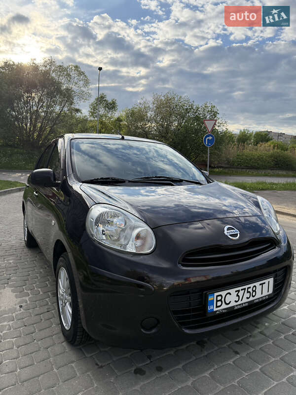Хэтчбек Nissan March 2012 в Львове