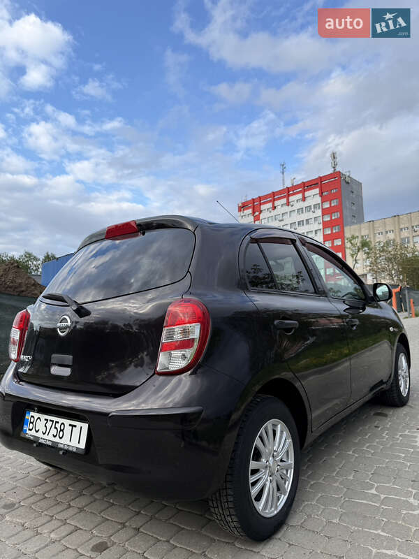Хэтчбек Nissan March 2012 в Львове