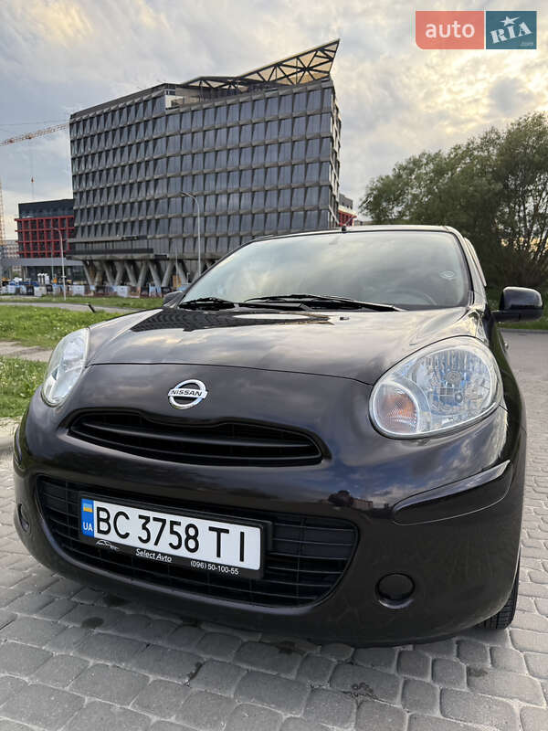 Хэтчбек Nissan March 2012 в Львове