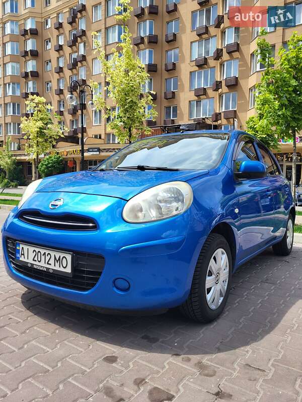 Хэтчбек Nissan March 2012 в Вишневом