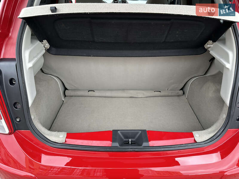 Хетчбек Nissan March 2010 в Житомирі