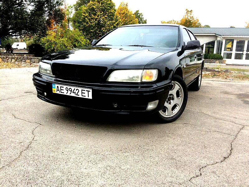 Седан Nissan Maxima 1997 в Днепре