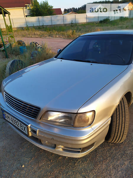 Седан Nissan Maxima 2000 в Коростені