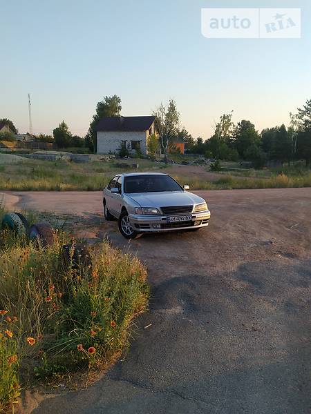 Седан Nissan Maxima 2000 в Коростені
