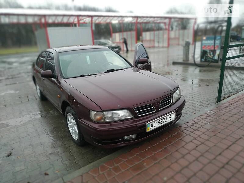 Седан Nissan Maxima 1998 в Луцке