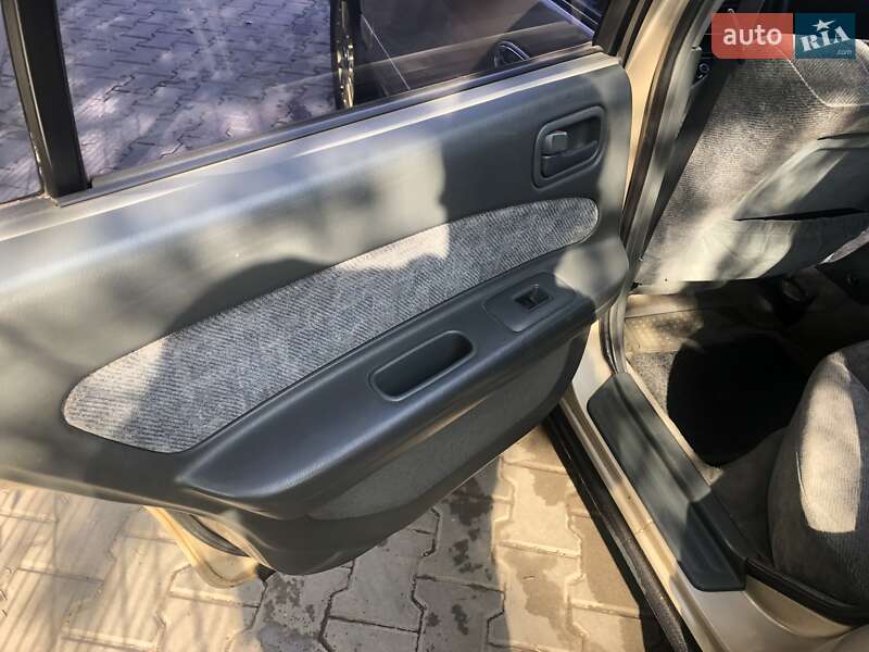 Седан Nissan Maxima 1998 в Кривом Роге