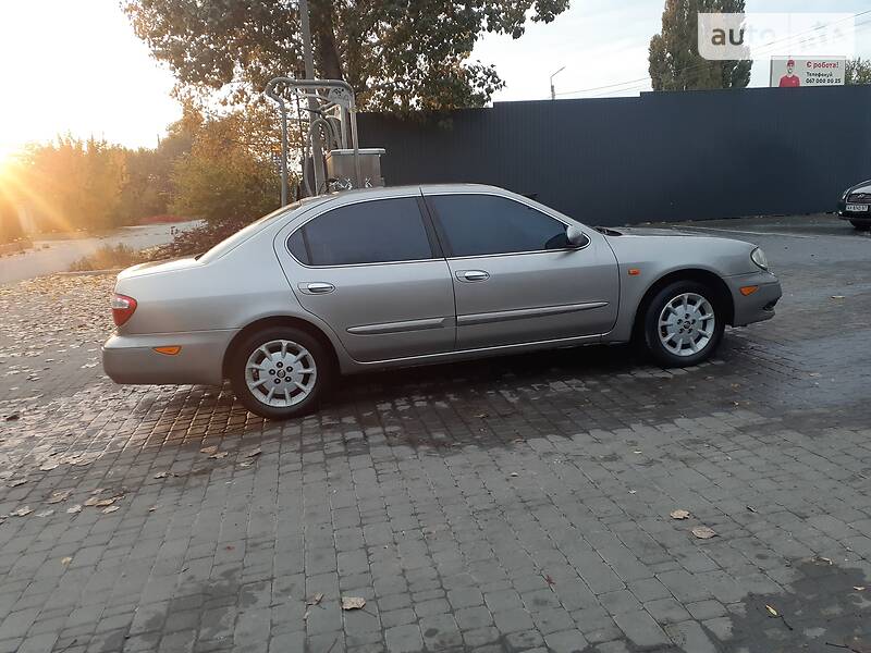 Седан Nissan Maxima 2000 в Днепре
