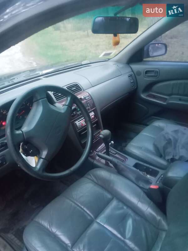 Седан Nissan Maxima 1998 в Сновске