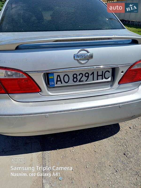 Седан Nissan Maxima 2001 в Ужгороде