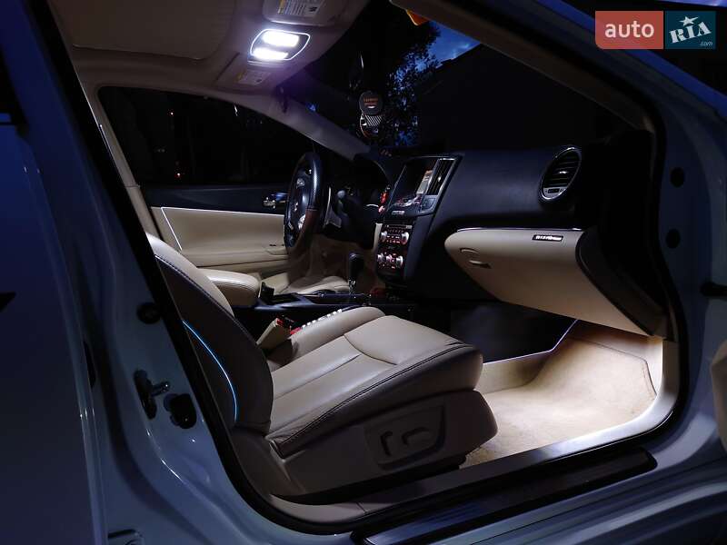 Седан Nissan Maxima 2014 в Полтаві