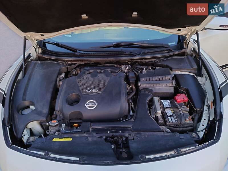 Седан Nissan Maxima 2014 в Полтаві