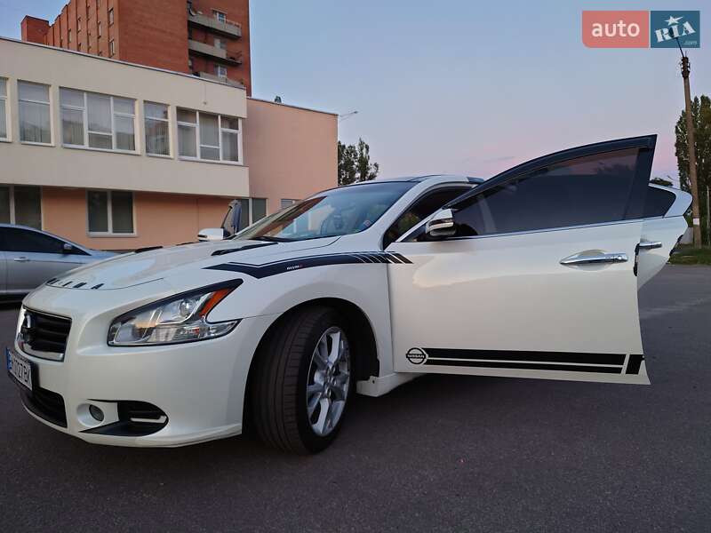 Седан Nissan Maxima 2014 в Полтаві