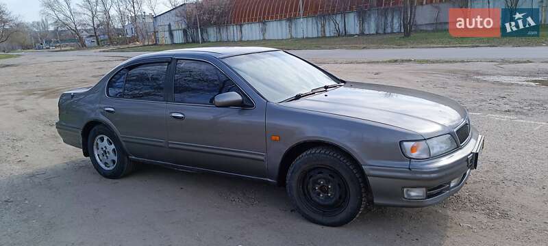 Седан Nissan Maxima 1998 в Днепре