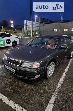 Седан Nissan Maxima 1996 в Днепре