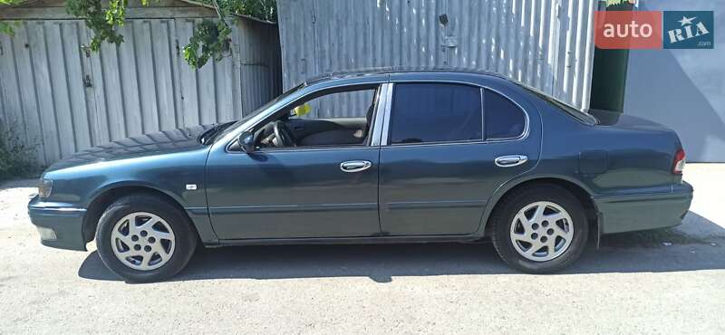 Седан Nissan Maxima 1996 в Одесі