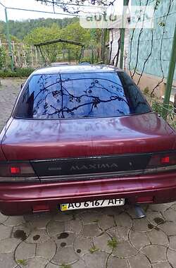 Седан Nissan Maxima 1990 в Мукачево