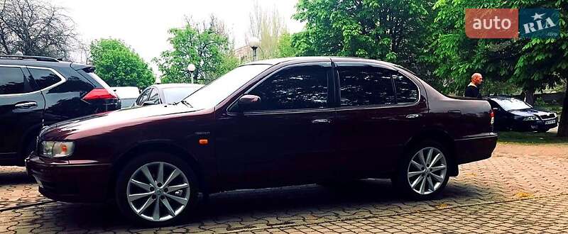 Седан Nissan Maxima 1999 в Вознесенске