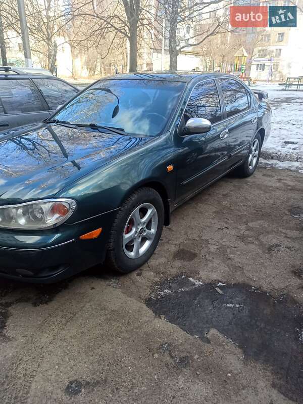 Седан Nissan Maxima 2000 в Смілі