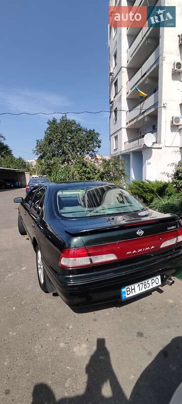 Седан Nissan Maxima 1998 в Измаиле