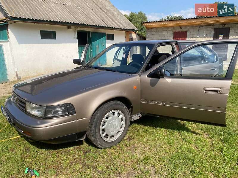Седан Nissan Maxima 1992 в Луцьку