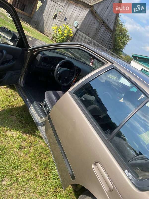 Седан Nissan Maxima 1992 в Луцьку