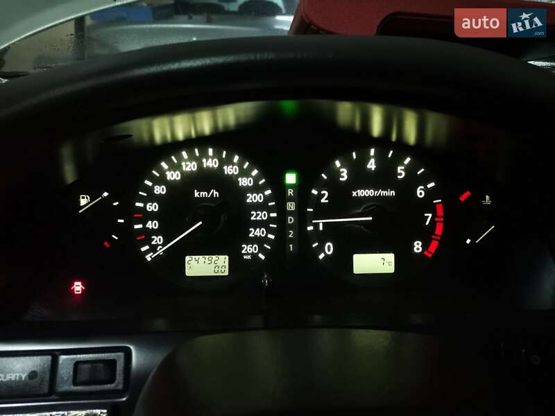 Седан Nissan Maxima 2002 в Новомосковську