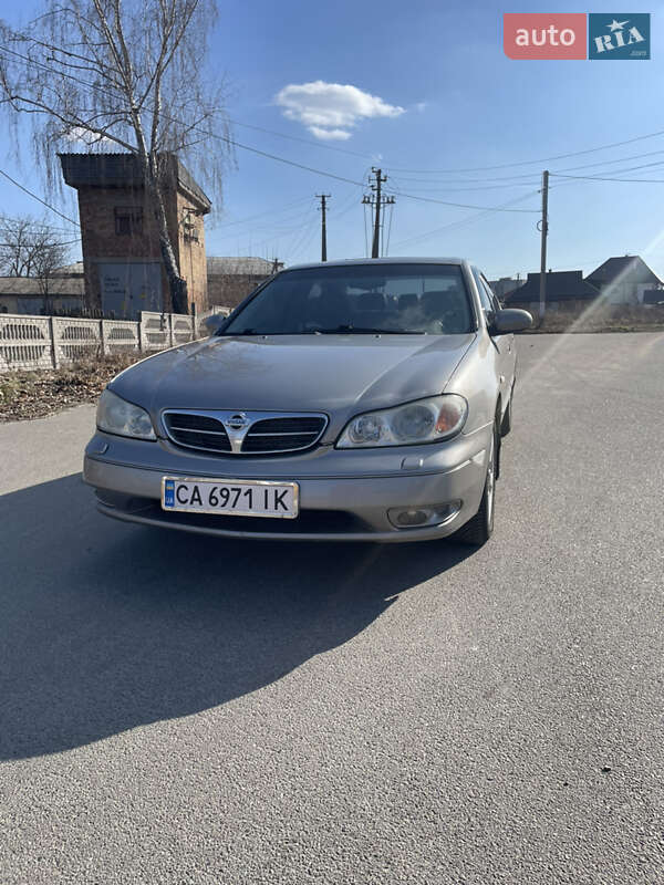 Седан Nissan Maxima 2002 в Мироновке