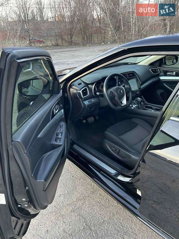 Седан Nissan Maxima 2016 в Днепре