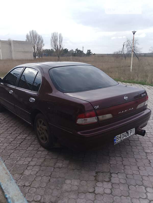 Седан Nissan Maxima 1998 в Миколаєві