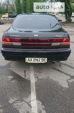 Седан Nissan Maxima 1995 в Киеве