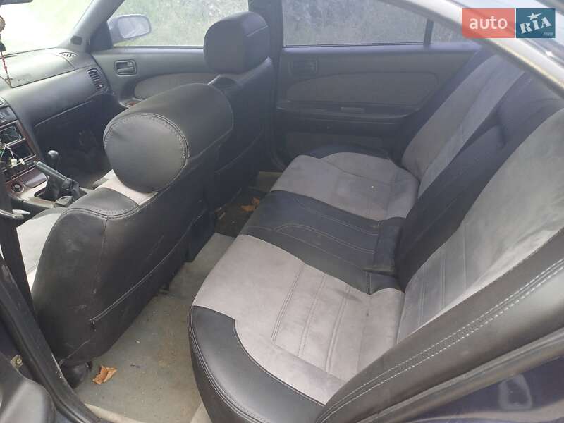 Седан Nissan Maxima 1995 в Одесі