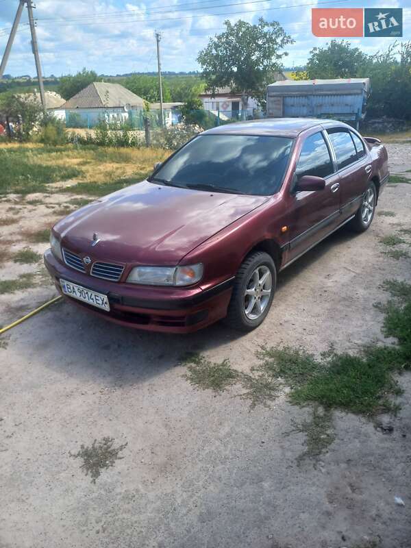 Седан Nissan Maxima 1995 в Помошной фото Седан Nissan Maxima 1995 в Помошной
