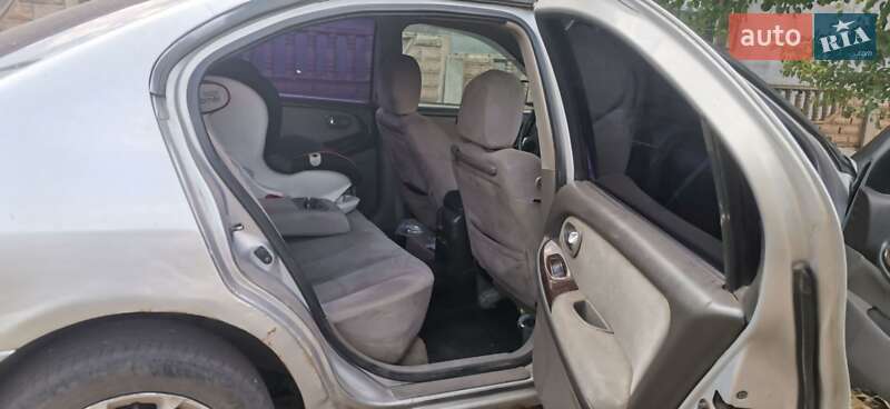 Седан Nissan Maxima 2000 в Кривому Розі