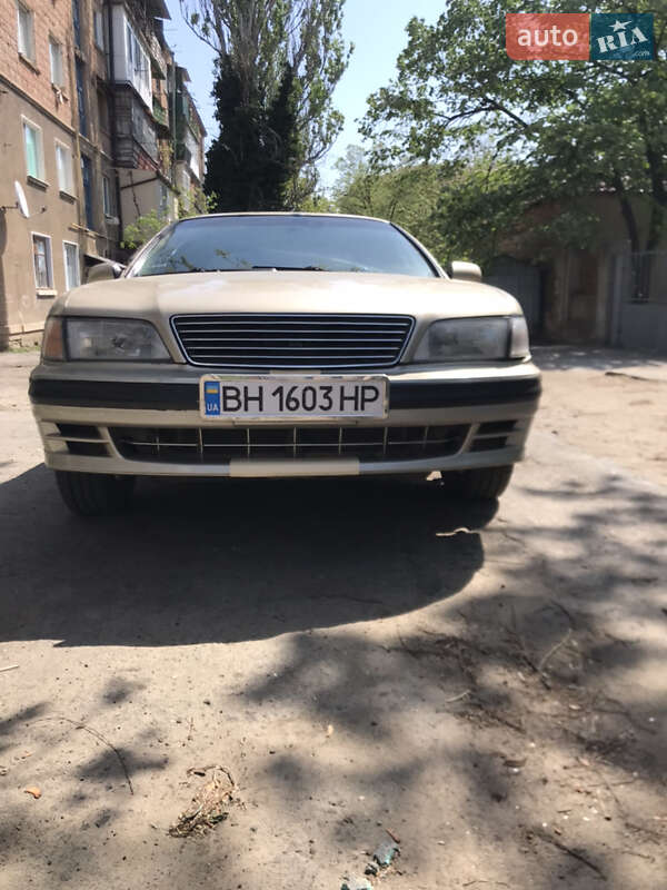 Седан Nissan Maxima 1996 в Рени