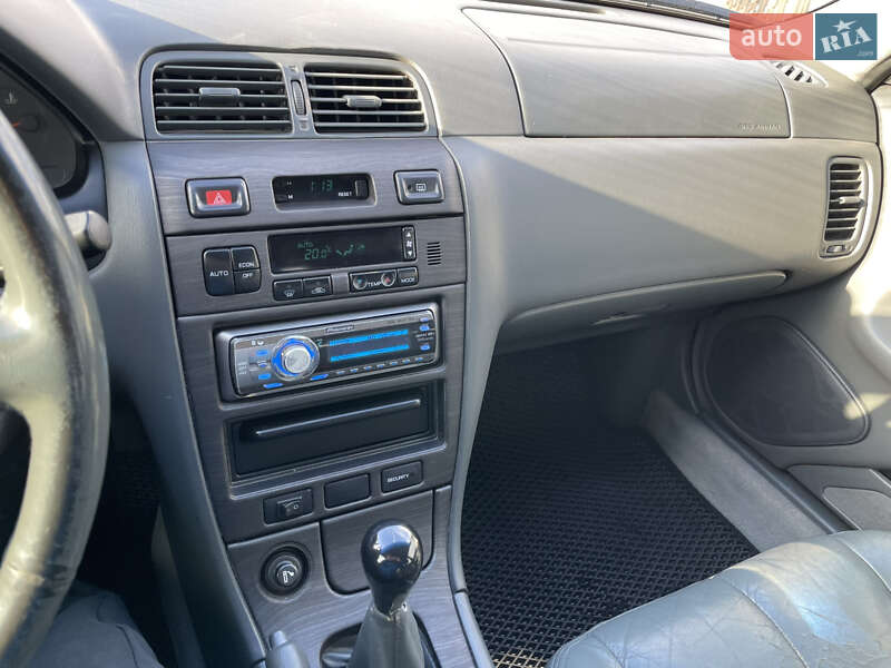 Седан Nissan Maxima 1998 в Днепре