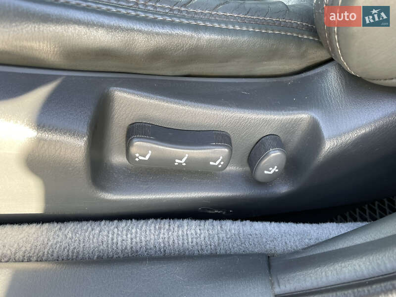 Седан Nissan Maxima 1998 в Днепре